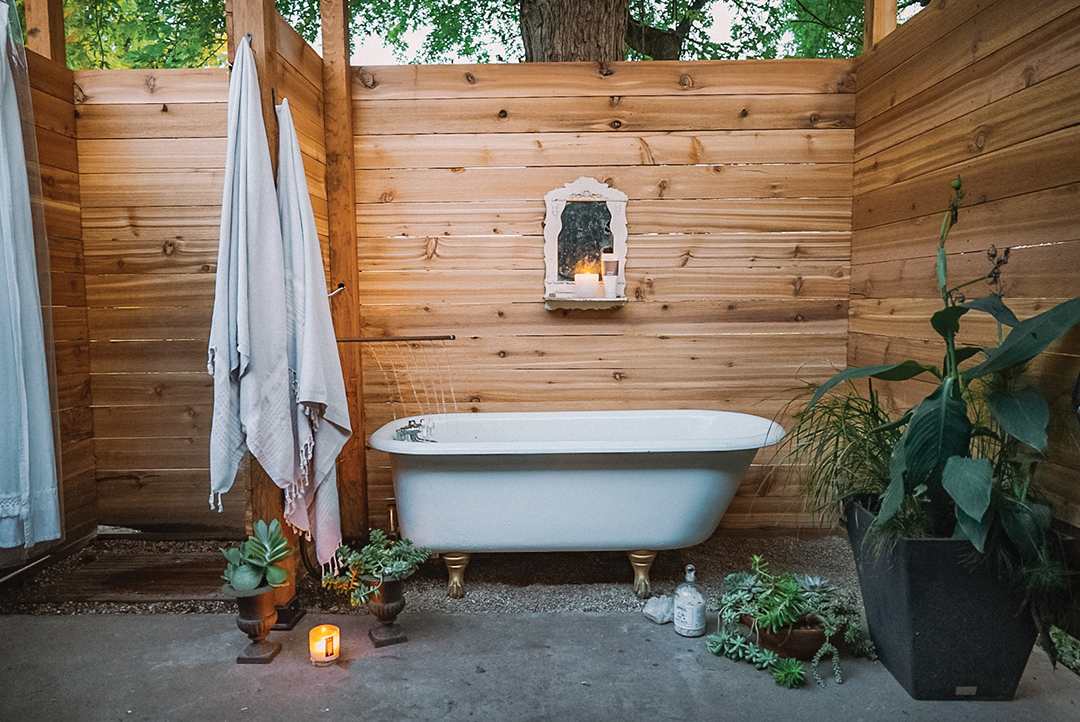 The fully enclosed bath and shower makes for rejuvenating cold therapy after a sauna session. Photo: Rana Monet