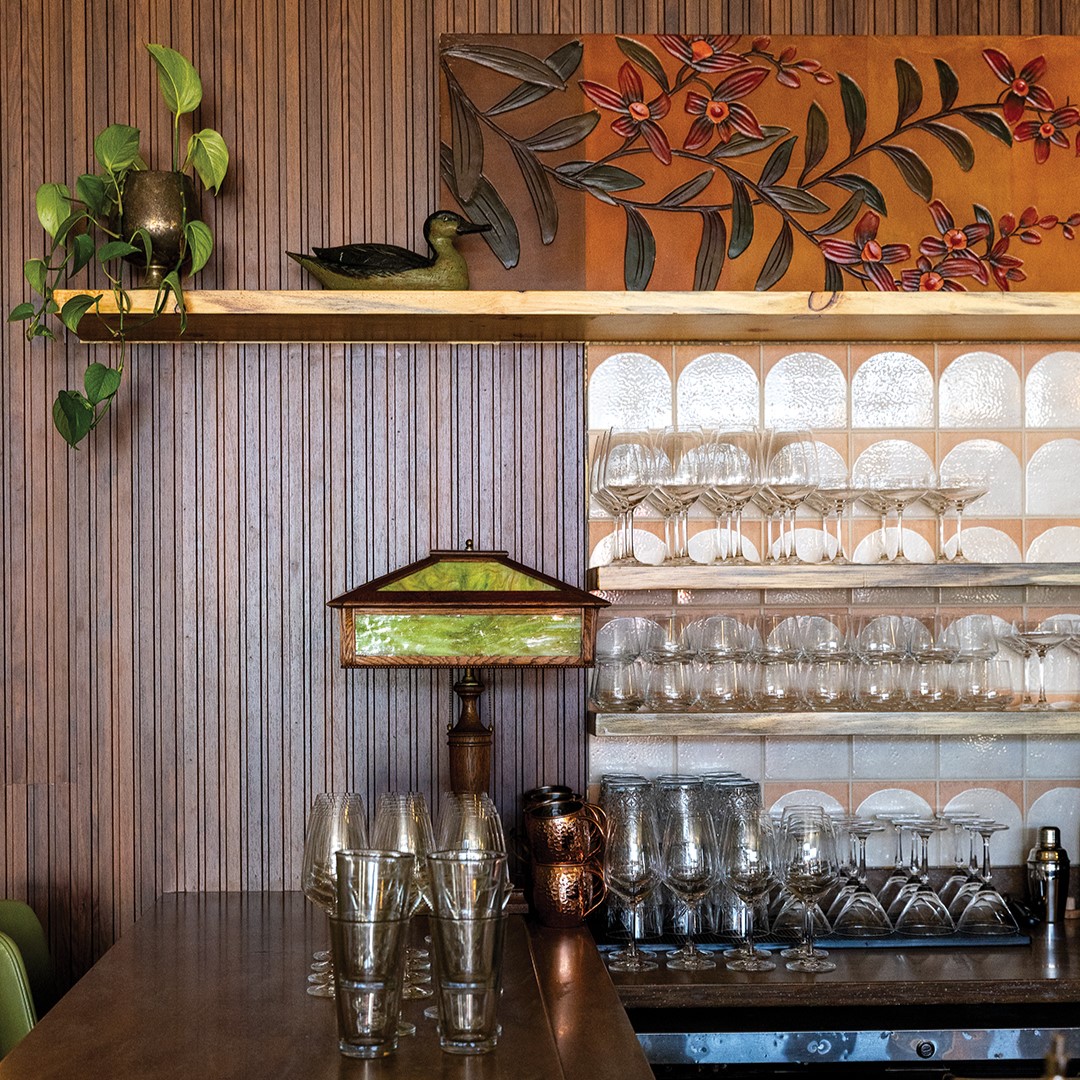 Natural colors and textures are
central to the design
of Fiddlehead Kitchen’s new restaurant in St. Croix Falls, Wisconsin.